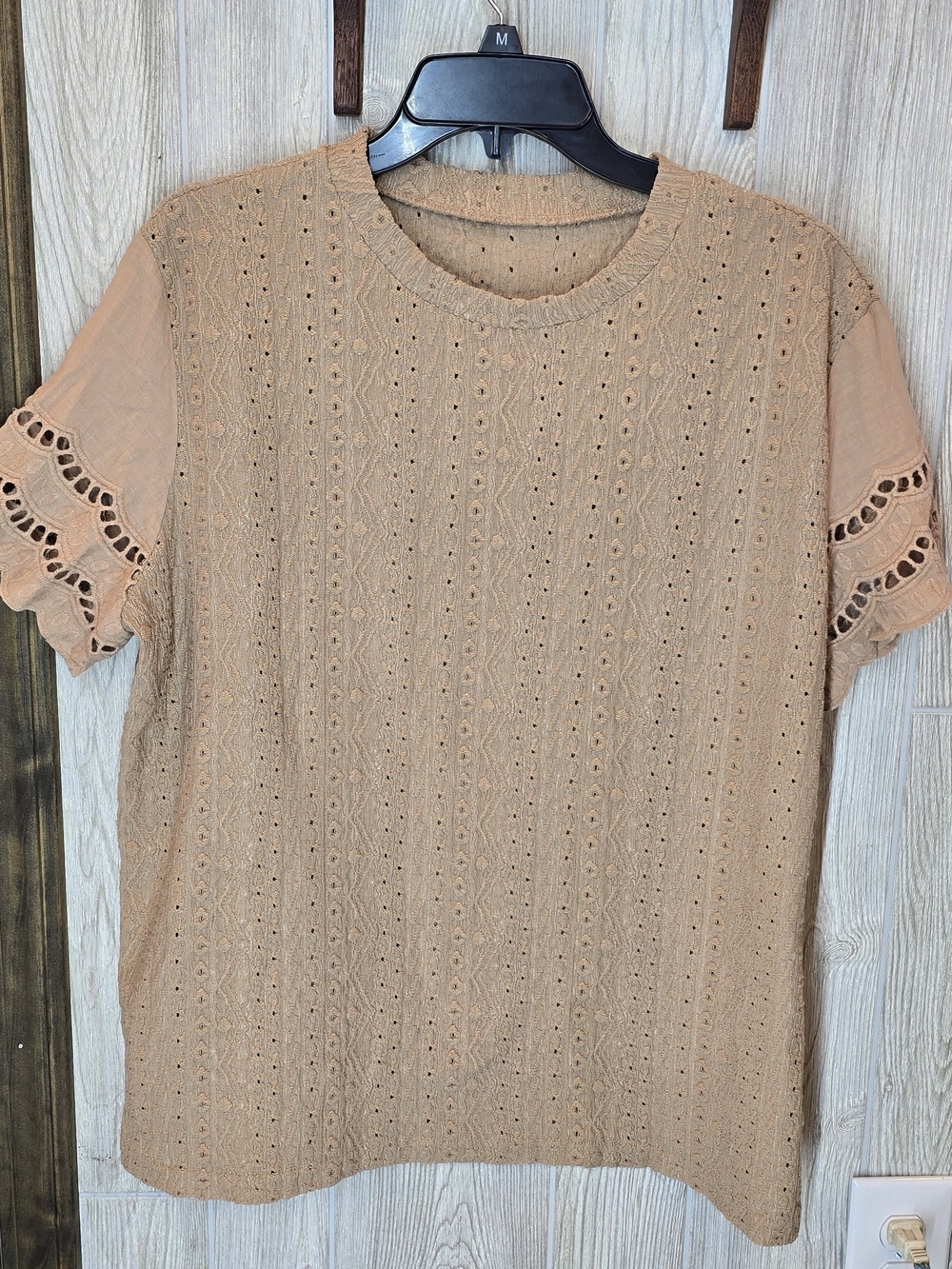 Women's Lace-Trim Eyelet Short Sleeve Top - Tan
